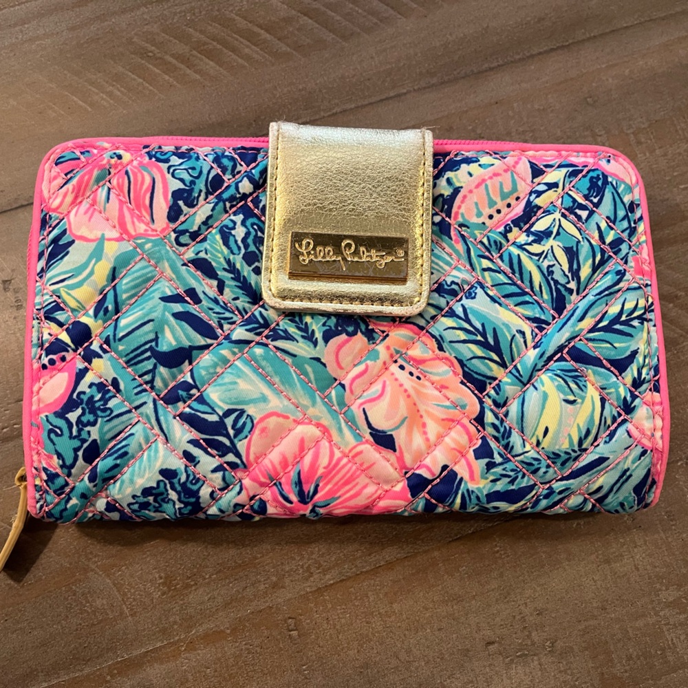 Lilly Pulitzer Quilted Warwick Floral Wallet in Lapis Lazuli Beach Club Blooms - Picture 4 of 12